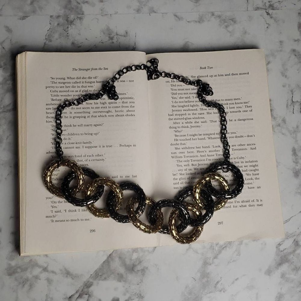 Black and Gold Circles Chain Necklace